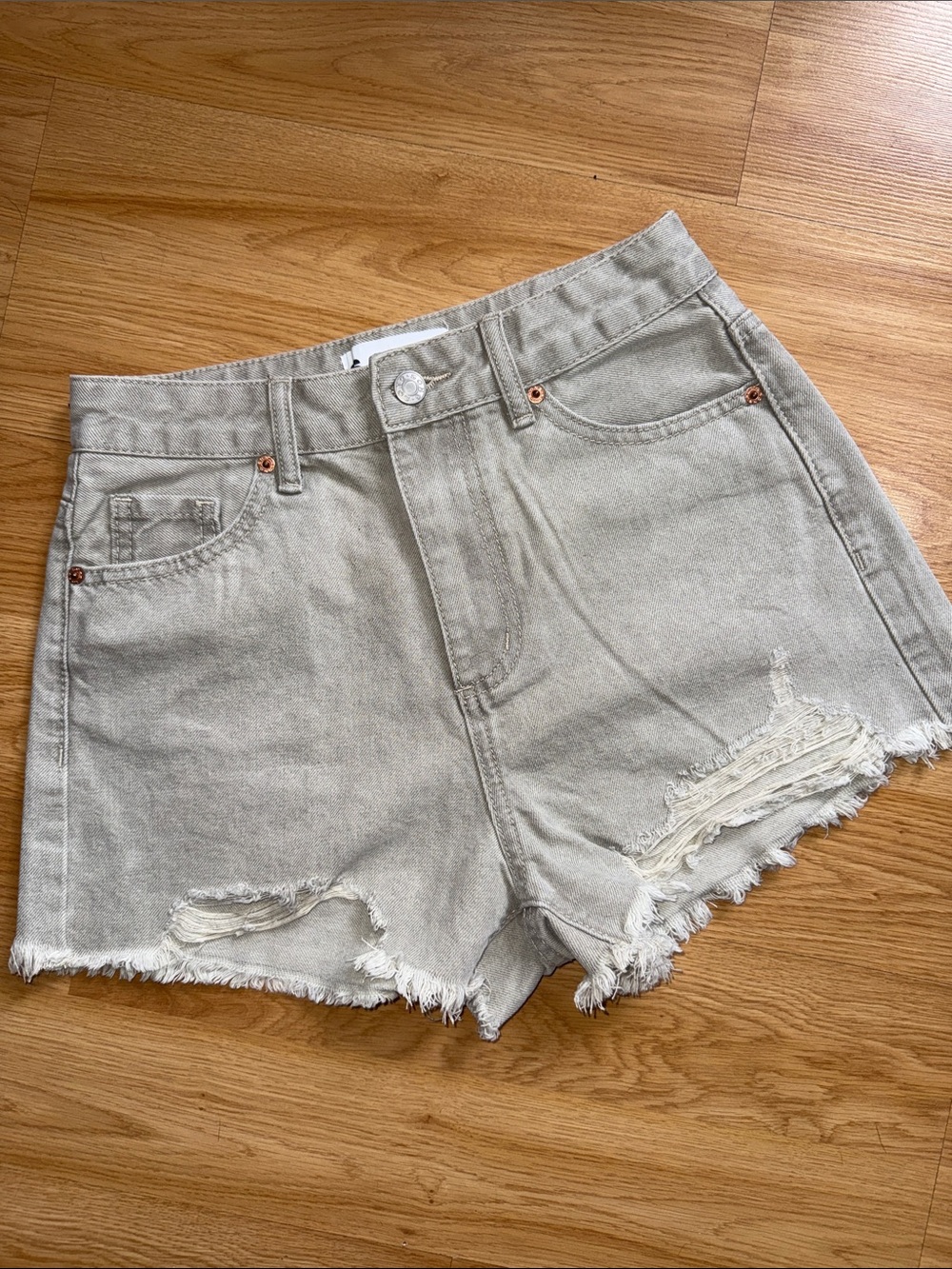 SONG High-Rise Distressed Denim Shorts in Light Gray Size 1/25